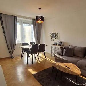https://schne-25-zimmer-wohnung-mit-balkon-parkplatz.graz-austria-hotels.com